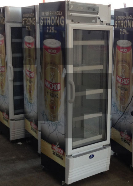 Anchor Strong Sanden Display Cooler